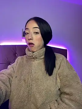 Ady 18 online show from March 4, 2025, 11:32 pm