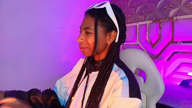 Queen perla  online show from February 26, 2026, 12:15 pm