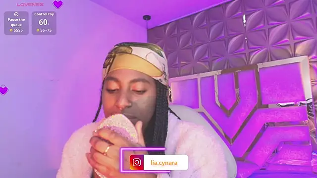 Queen perla  online show from March 29, 2026, 5:35 pm