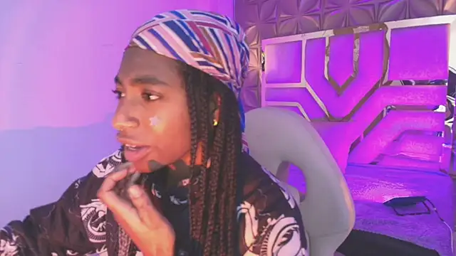 Queen perla  online show from March 31, 2026, 12:16 pm