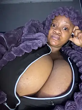 Chubbykarisma27 online show from May 20, 2026, 3:56 am
