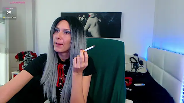 Snapshot of EvelynQueenn chatting on December 19, 2024, 5:40 am EvelynQueenn online show from December 19, 2024, 5:40 am