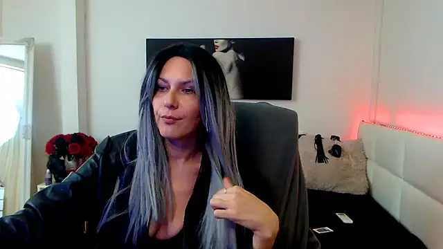 Snapshot of EvelynQueenn chatting on January 20, 2025, 6:31 am EvelynQueenn online show from January 20, 2025, 6:31 am