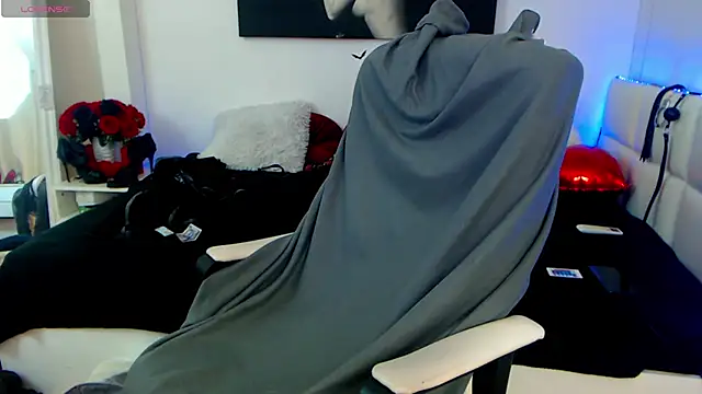 Snapshot of EvelynQueenn chatting on February 20, 2025, 10:16 am EvelynQueenn online show from February 20, 2025, 10:16 am