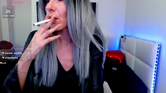 Snapshot of EvelynQueenn chatting on March 17, 2025, 9:01 am EvelynQueenn online show from March 17, 2025, 9:01 am