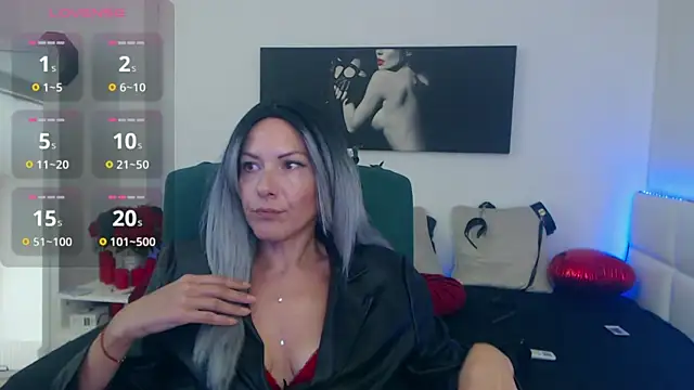 Snapshot of EvelynQueenn chatting on September 25, 2025, 6:17 am EvelynQueenn online show from September 25, 2025, 6:17 am