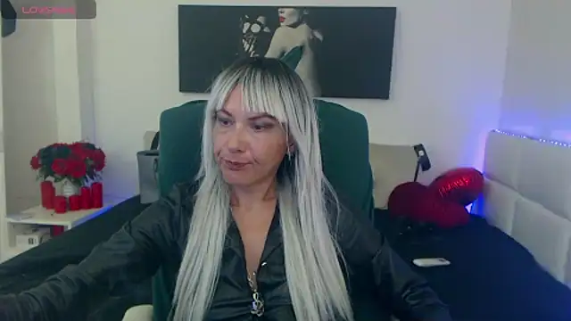 Snapshot of EvelynQueenn chatting on September 27, 2025, 7:35 am EvelynQueenn online show from September 27, 2025, 7:35 am