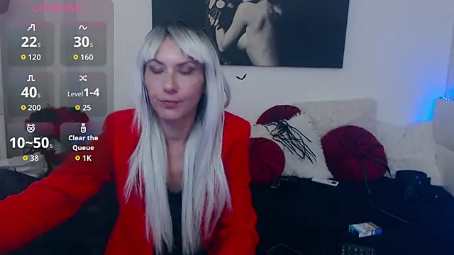 Snapshot of EvelynQueenn chatting on October 15, 2025, 3:50 am EvelynQueenn online show from October 15, 2025, 3:50 am