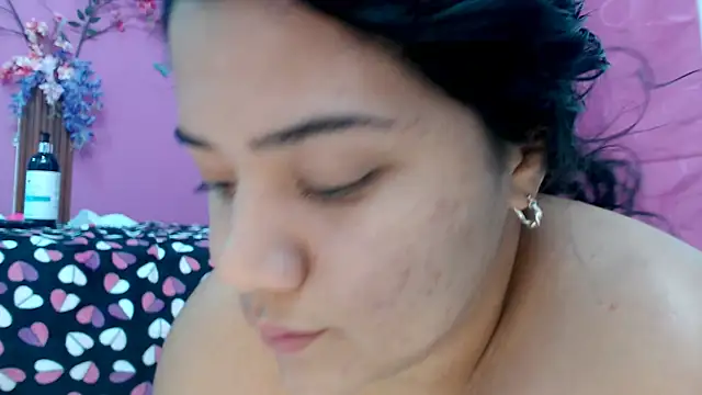 Watagatapitusberry1 online show from February 6, 2025, 4:42 am