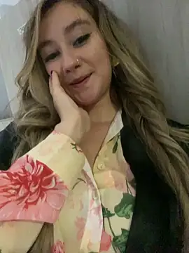 Snapshot of MaryDeniro chatting on January 28, 2025, 10:34 pm MaryDeniro online show from January 28, 2025, 10:34 pm