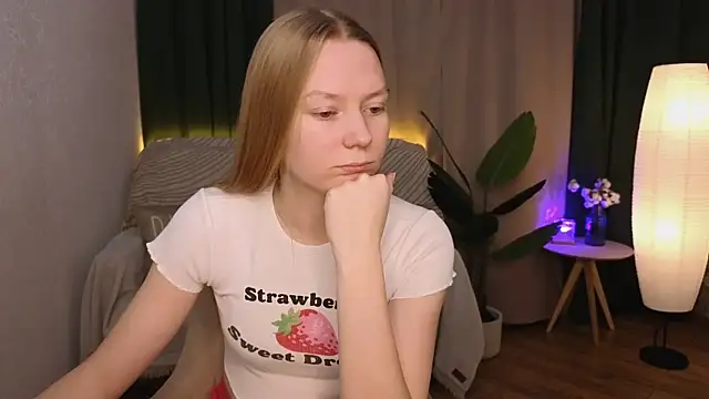 CarolynCohen   online show from January 28, 2025, 2:00 am