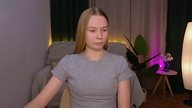 CarolynCohen   online show from February 3, 2025, 1:52 am