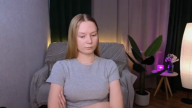 CarolynCohen   online show from February 18, 2025, 8:16 am