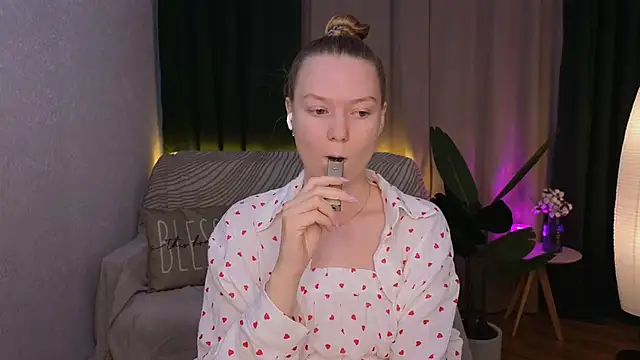 CarolynCohen   online show from February 25, 2025, 2:03 am