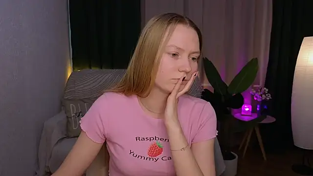 CarolynCohen   online show from February 28, 2025, 8:20 am