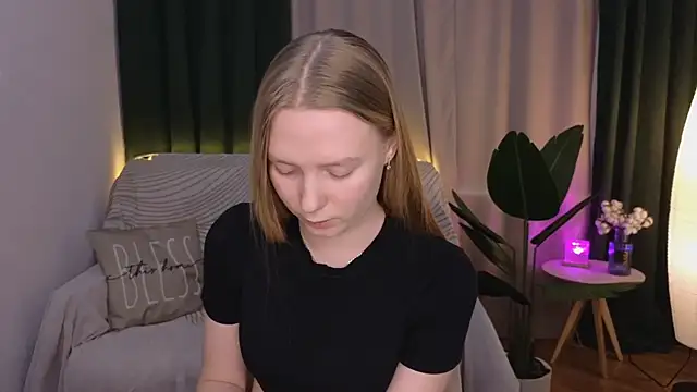 CarolynCohen   online show from March 23, 2025, 8:04 am