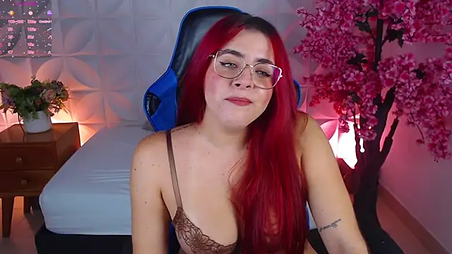 lizowenn  online show from February 9, 2026, 7:29 pm