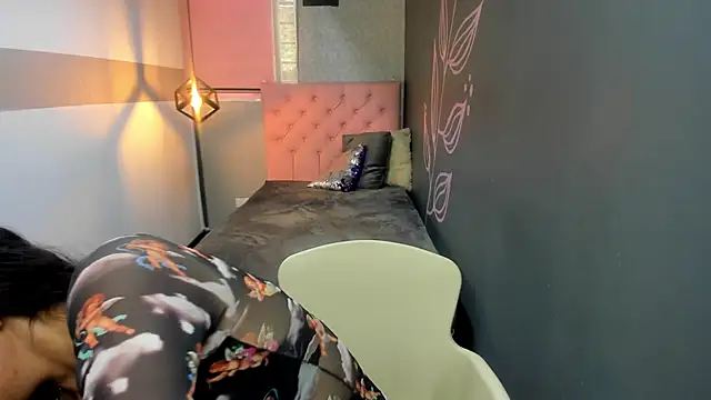 GiaFox  online show from February 6, 2025, 3:41 pm