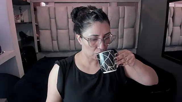 GiaFox  online show from October 6, 2025, 7:33 pm