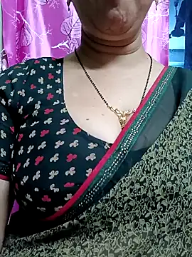 Snapshot of Rosy-B chatting on January 15, 2025, 5:58 pm Rosy-B online show from January 15, 2025, 5:58 pm