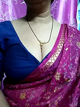 Snapshot of Rosy-B chatting on March 1, 2025, 12:39 am Rosy-B online show from March 1, 2025, 12:39 am