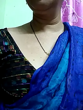 Snapshot of Rosy-B chatting on March 17, 2025, 9:45 pm Rosy-B online show from March 17, 2025, 9:45 pm