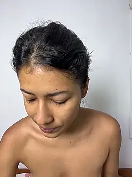 Valentinabaker online show from November 3, 2025, 9:32 am