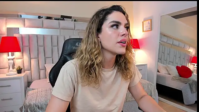 mariiahneedles online show from December 3, 2024, 12:57 am