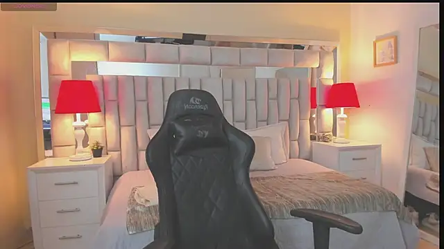 mariiahneedles online show from December 6, 2024, 9:46 pm