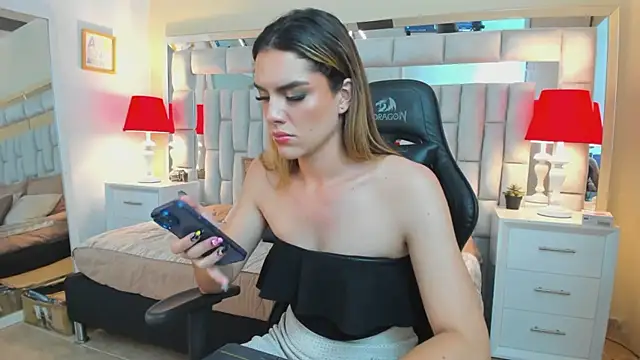 mariiahneedles online show from January 1, 2025, 4:39 am