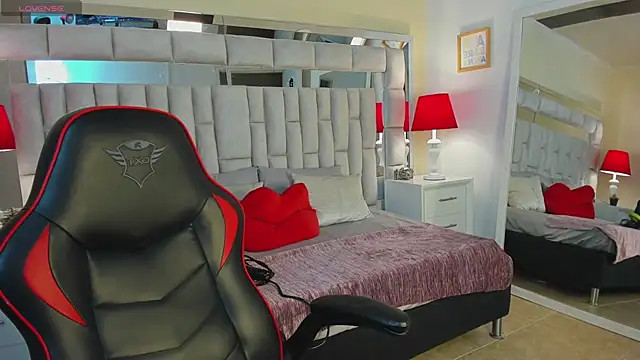 mariiahneedles online show from January 23, 2025, 11:58 pm