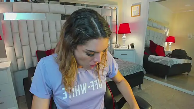 mariiahneedles online show from February 12, 2025, 5:58 am