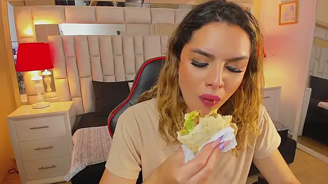 mariiahneedles online show from February 25, 2025, 2:03 am