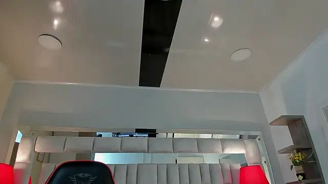 mariiahneedles online show from October 19, 2025, 2:34 am