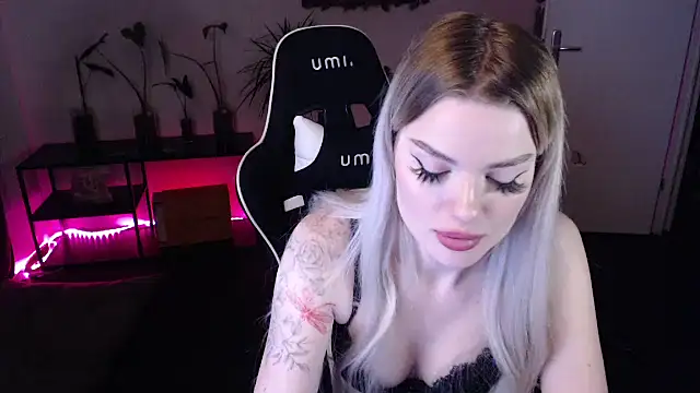 Snapshot of Bunny-Lou chatting on March 1, 2025, 12:39 am Bunny-Lou online show from March 1, 2025, 12:39 am