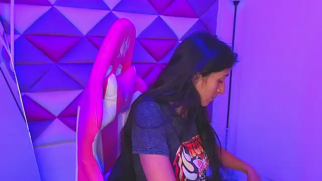 Cameron cutte online show from November 7, 2025, 8:20 pm