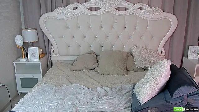 EmmaWarren online show from March 11, 2026, 3:23 am