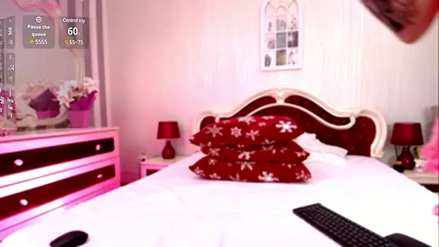 StacyLight online show from February 9, 2025, 11:15 pm