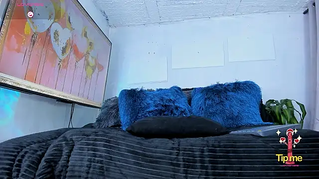 Snapshot of Mracialatina chatting on February 7, 2026, 4:11 pm Mracialatina online show from February 7, 2026, 4:11 pm