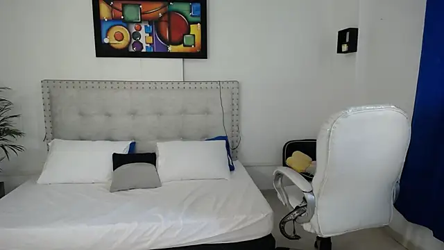 Chiqui milk  online show from February 12, 2025, 7:13 pm