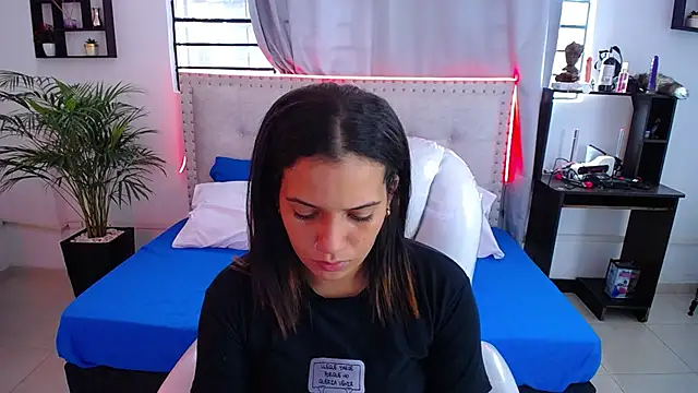 Chiqui milk  online show from March 12, 2025, 7:49 pm