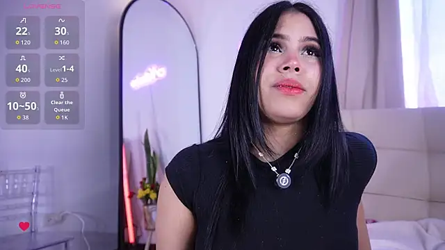 Natasha  Sccott online show from November 10, 2025, 7:13 pm