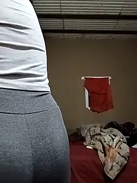 Michellluxo online show from April 26, 2026, 9:12 pm