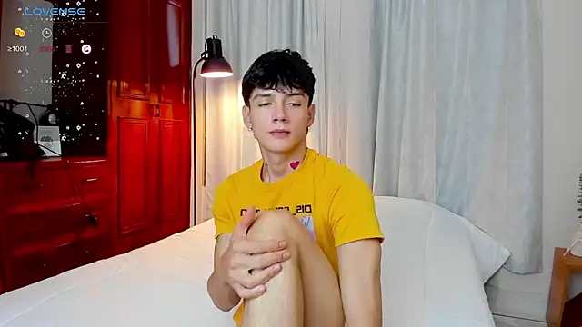 Snapshot of badboy_one_ chatting on October 24, 2025, 9:33 pm badboy one  online show from October 24, 2025, 9:33 pm