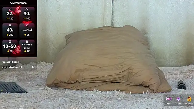 Molliblum online show from March 15, 2025, 5:15 pm