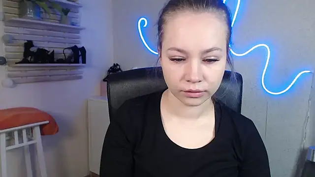 holly xglam online show from December 31, 2024, 7:10 am