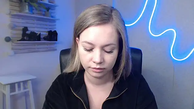 holly xglam online show from January 8, 2025, 7:24 am