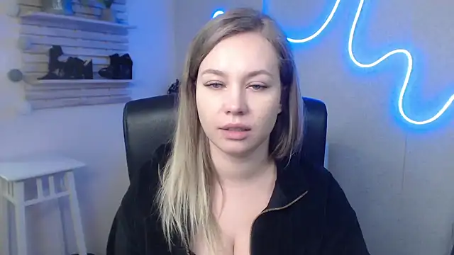 holly xglam online show from January 8, 2025, 10:26 am