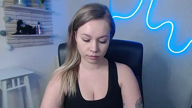 holly xglam online show from January 9, 2025, 6:06 am