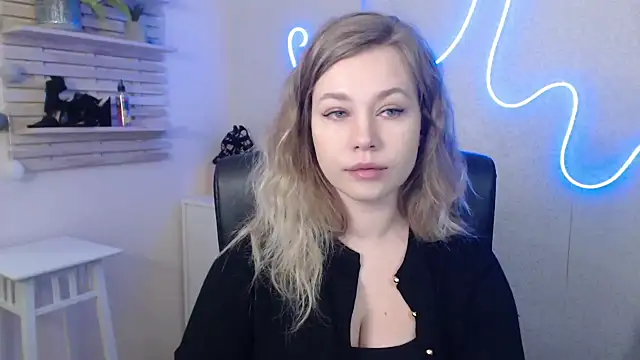 holly xglam online show from January 14, 2025, 3:11 am